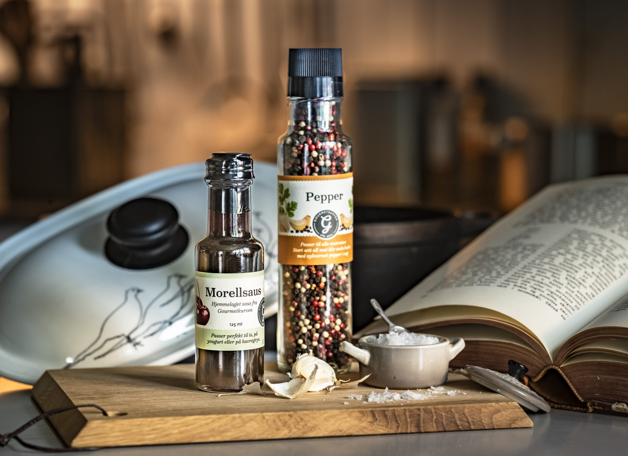 morellsaus-og-pepperkvern-paa-kjokken